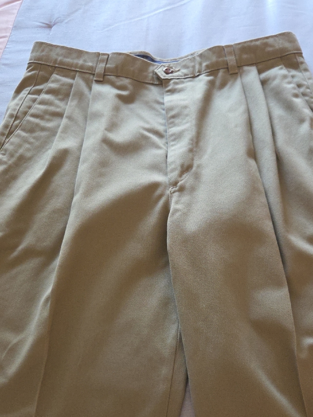 Dockers Men's Khaki Pleated Chinos - Light Tan